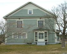 The front elevation of the Capt. Charles Carty House, Dayton, Yarmouth County, NS, 2006.; Heritage Division, NS Dept. of Tourism, Culture & Heritage, 2006