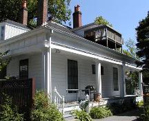 Caldwell-Hill House, four chimneys, flat hip roof with four sides, Doric columns, Halifax, Nova Scotia, 2005.; HRM Planning and Development Services, Heritage Property Program, 2005.