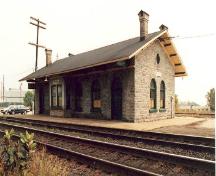 Photo prise de l'extérieur; (A. M. de Fort-Menares, 1991.)