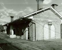 Photo prise de l'extérieur; (A. M. de Fort-Menares, 1991.)