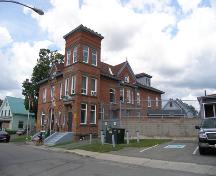 Vue de la prison prise de l'est.; Carleton County Historical Society