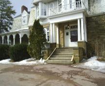 Traits de la porte avant; Town of Sackville