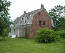 Rear and side elevations showing porch addition, McCulloch House, Pictou, NS, 2004.; Heritage Division, NS Dept. of Tourism, Culture and Heritage, 2004.