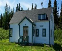 Exterior view of front facade, White Elephant Building,Makkovik, Labrador, circa 2004.; 2004 Virtual Museum of Labrador