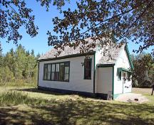 Contextual view, from the southwest, of Midwinter School, East Braintree, 2006; Historic Resources Branch, Manitoba Culture, Heritage and Tourism, 2006