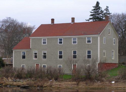 Rear (south) elevation