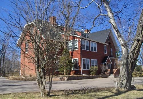 21-23 MacKay Drive / Mount Edward