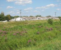 Site fondateur Darois-Breau - vue du pré et de résidences, en arrière plan; City of Dieppe