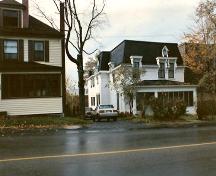 Vue avant de la maison John Meahan construite au style d'architecture Second Empire; City of Bathurst