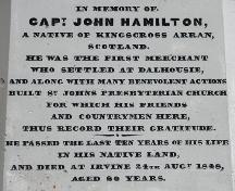 Monument Hamilton - L'inscription principale sur la face est du monument Hamilton.; Restigouche Regional Museum, Dalhousie