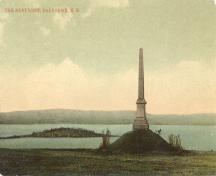 Vue vers le nord de l'emplacement original du monument Hamilton au 315, rue Victoria, Dalhousie, vers 1900; Restigouche Regional Museum, Dalhousie