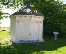 Chapelle-reposoir de Saint-Jacques-le-Mineur; Ministère de la Culture et des Communications, Jean-François Rodrigue, 2004