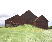 View, from the west, of the Graham Barn, Minto area, 2004; Historic Resources Branch, Manitoba Culture, Heritage and Tourism, 2005