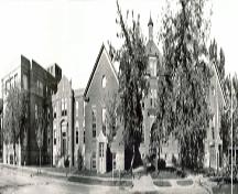 Cette photo représente la structure d’origine de 1903 à droite, ainsi que l’annexe de 1930 à gauche. ; Moncton Museum