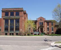 La première annexe importante à l’Hôpital général de Moncton constitue maintenant la partie centrale de la structure actuelle. Elle a été construite en 1930. ; Moncton Museum