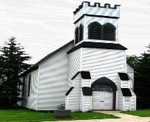 Vue du clocher de style norman et l'entrée du côté ouest de l'église anglicane St. Mary's.; Restigouche Regional Museum, Dalhousie