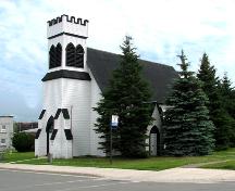 Vue du coin sud-ouest de l'église anglicane St. Mary's montrant les deux entrées.; Restigouche Regional Museum, Dalhousie