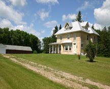 View of the Main Faces of the Yerex House, Franklin area, 2004; Historic Resources Branch, Manitoba Culture, Heritage and Tourism
