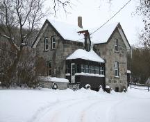 Vue du profil nord-ouest de la Maison McKay, Minnedosa, 2005; Historic Resources Branch, Manitoba Culture, Heritage and Tourism, 2005