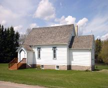 Façade principale - du sud de l'église anglicane St. George's, Glenora, 2005; Historic Resources Branch, Manitoba Cultured, Heritage and Tourism 2005