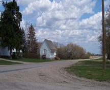 Vue contextuelle -  à l'ouest de l'église anglicane St. George's, Glenora, 2005; Historic Resources Branch, Manitoba Culture, Heritage and Tourism 2005