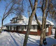 Vue de la façade principale de la Gare du Canadien Pacifique d'Arborg, 2005; Historic Resources Branch, Manitoba Culture, Heritage & Tourism 2005