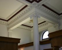 Intérieur - vue du plafond de l'ancien édifice de la Merchants Bank, Brandon, 2005; Historic Resources Branch, Manitoba Culture, Heritage & Tourism 2005