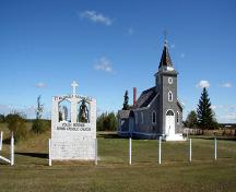 Vue Contextuelle - du sud-ouest de l'Église catholique romaine St. Michael's of Archangels, Meleb, 2006; Historic Resources Branch, Manitoba Culture, Heritage and Tourism, 2006