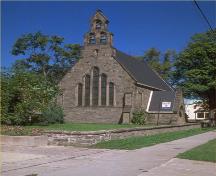 Vue en angle de la Chapelle-St. Anne of Ease, 1995.; Parks Canada Agency/Agence Parcs Canada, 1995.