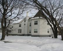 Façade principale - du sud-ouest de la Maison Bernier, Winnipeg, 2007; Historic Resources Branch, Manitoba Culture, Heritage and Tourism, 2007