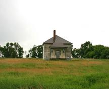 Contextual view, from the north, of Verona School, Coulter area, 2006; Historic Resources Branch, Manitoba Culture, Heritage and Tourism, 2006
