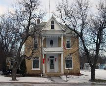 Primary elevation, from the west, of Melita United Church Manse, Melita, 2005; Historic Resources Branch, Manitoba Culture, Heritage and Tourism, 2006