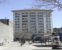 Primary elevation, from the west, of the Confederation Life Building, Winnipeg, 2006; Historic Resources Branch, Manitoba Culture, Heritage and Tourism 2006