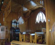 Intérieur - vue du choeur de l'église anglicane St. Alban's, Oak Lake, 2005; Historic Resources Branch, Manitoba Culture, Heritage and Tourism, 2005
