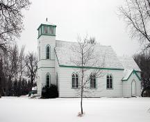 Façade principale - du sud sud-ouest de l'église anglicane St. Alban's, Oak Lake, 2005; Historic Resources Branch, Manitoba Culture, Heritage and Tourism, 2005