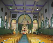Vue prolongeante sur la nef de l'église catholique St. Edward the Confessor, Winnipeg, 2005; Historic Resources Branch, Manitoba Culture, Heritage and Tourism, 2005