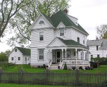 Norman J. Layton House, Willow Street perspective, 2004; Heritage Division, NS Dept. of Tourism, Culture and Heritage, 2004