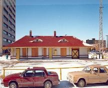 Front view of the former Canadian Northern Railway Station, 1991.; Parks Canada Agency/Agence Parcs Canada, Murray Peterson, 1991.