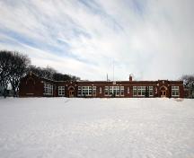 Vue contextuelle - du sud de l'école Wolseley, Winnipeg, 2006; Historic Resources Branch, Manitoba Culture, Heritage and Tourism, 2006