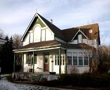 Façades principales - du sud-est de la maison Robertson, région de Marquette, 2005; Historic Resources Branch, Manitoba Culture, Heritage and Tourism 2005