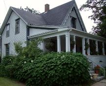 Side elevation, 17 Park Street, Bridgetown, NS, 2007.; Heritage Division, NS Dept. of Tourism, Culture and Heritage, 2007.