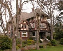 Exterior view of the Brown Residence.; Derek Trachsel, District of Saanich, 2004.