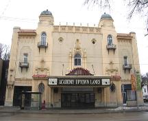 Façade principale - du nord de l'Uptown Theatre, Winnipeg, 2006; Historic Resources Branch, Manitoba Culture, Heritage and Tourism 2006