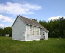Façades principales - du sud-ouest de l'école South Bay, région de Winnipegosis, 2006; Historic Resources Branch, Manitoba Culture, Heritage and Tourism, 2006