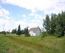 Vue dans son ensemble - du sud-est de l'école South Bay, région de Winnipegosis, 2006; Historic Resources Branch, Manitoba Culture, Heritage and Tourism, 2006