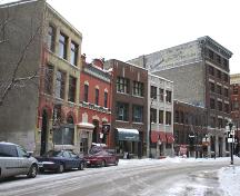 Vue d'ensemble - de l'ouest de l'édifice Grange, Winnipeg, 2005; Historic Resources Branch, Manitoba Culture, Heritage and Tourism, 2005