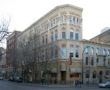 Façades principales - du nord-est de l'immeuble Telegram, Winnipeg, 2005; Historic Resources Branch, Manitoba Culture, Heritage and Tourism 2005