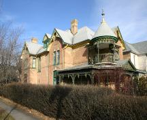 Vue d'ensemble - du sud-ouest de la maison Paterson-Matheson, Brandon, 2006; Historic Resources Branch, Manitoba Culture, Heritage, Tourism and Sport, 2006