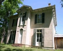 Of note are the projecting frontispiece with ogee arches and the gabled roof with return eaves.; Ministry of Culture, 2007.