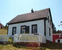 View of front facade, Drogheda, Clarke's Beach.; HFNL 2004